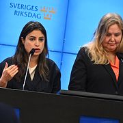 Vänsterpartiets partiledare Nooshi Dadgostar och ekonomisk-politiska talespersonen Ida Gabrielsson
