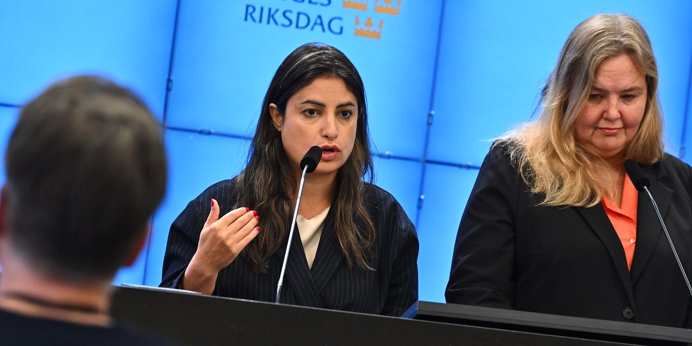 Vänsterpartiets partiledare Nooshi Dadgostar och ekonomisk-politiska talespersonen Ida Gabrielsson
