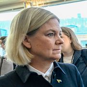 Socialdemokraternas partiledare Magdalena Andersson och Miljöpartiets språkrör Daniel Helldén (MP).
