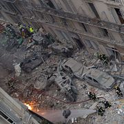 Bilder visar stor förödelse efter explosionen.