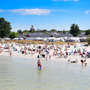 Turister i Köpingsvik, Öland. 