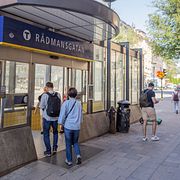 Entren till tunnelbanan vid Rådmansgatan, illustrationsbild.