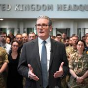 Storbritanniens Keir Starmer under besöket på militärbasen Northwood utanför London.