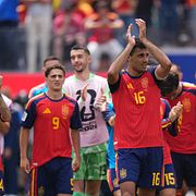 Spanska spelare firar efter vinsten i kvartsfinalen mot Belgien.