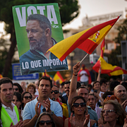 Santiago Abascal med anhängare i Madrid, 21 juli. TT