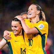 Australiens Hayley Raso och Emily van Egmond under fotbolls-VM.