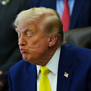 En bild från Paris samt en bild på Donald Trump.