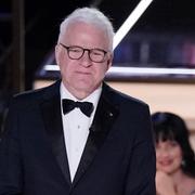 Steve Martin tillsammans med Selena Gomez och Martin Short på Emmygalan 2022.