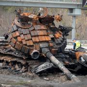 Utslagen rysk stridsvagn utanför Kyiv, 11 april. 