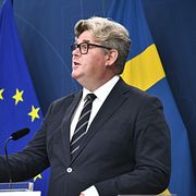 Henrik Vinge (SD) och Gunnar Strömmer (M), justitieminister, under en pressträff där de presenterar förslag som utgör den andra delen i regeringens straffreform. 