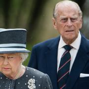 Drottning Elizabeth II och prins Philip under et besök i koncentrationslägret Bergen-Belsen 2015.