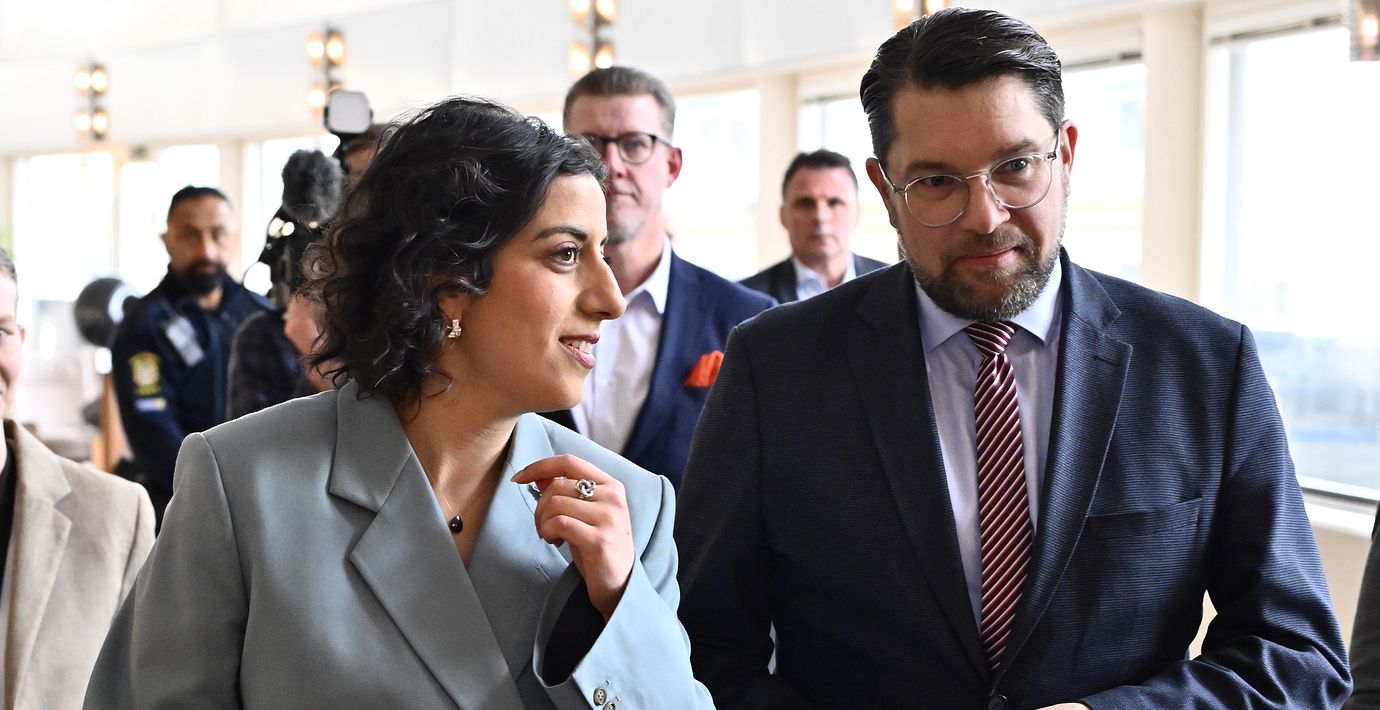 Simona Mohamsson (L) och Jimmie Åkesson (SD).