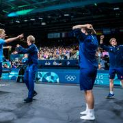 Anton Källberg, Truls Möregårdh, Kristian Karlsson och Jörgen Persson firar.