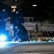 Polisens tekniker vid mordplatsen.