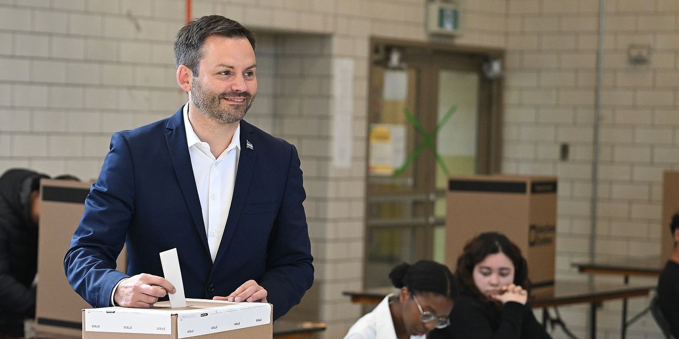 Parti Quebecois Leader Paul St-Pierre Plamondon casts his ballot on election day in Montreal,  Quebec, Monday, Oct. 5, 2026. (Graham Hughes/The Canadian Press via AP)  GMH104