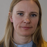 Åklagare Ida Annerstedt till vänster. Kameror som mannen misstänks ha filmat sexköpen med till höger.
