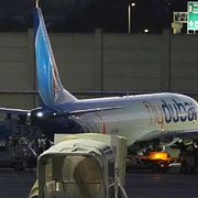 Passagerarna landar i ett annat plan efter att ha flugits hem.