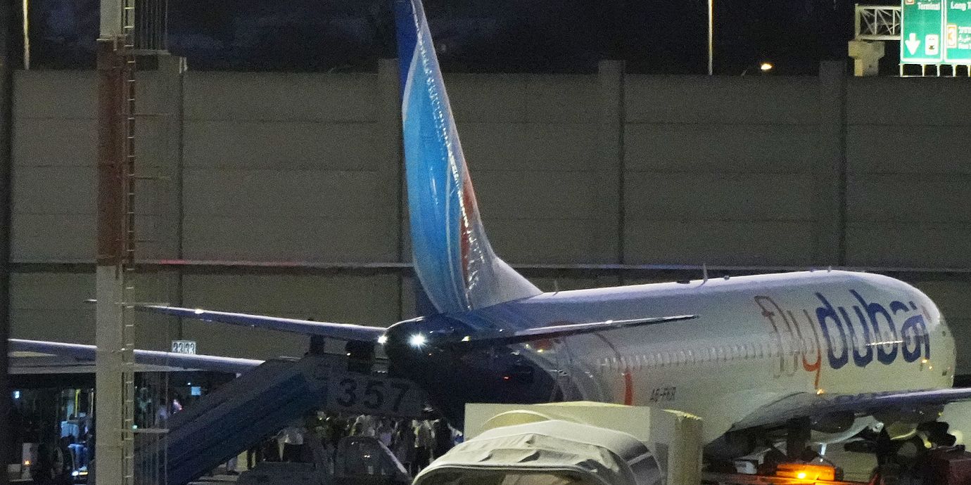 Passagerarna landar i ett annat plan efter att ha flugits hem.