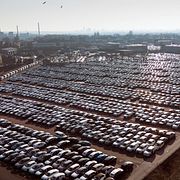 Illustrationsbild. Nyproducerade bilar i Essen, Tyskland. 