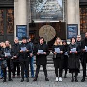 Demonstration utanför börshuset i solidaritet med Srebrenicas mödrar mot Svenska Akademiens beslut att tilldela Peter Handke Nobelpriset. Oktober. 