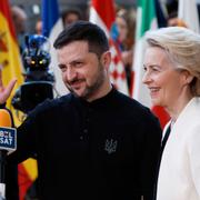 Europeiska rådets Antonio Costa, Ukrainas Volodymyr Zelenskyj och EU-chefen Ursula von der Leyen på torsdagen.