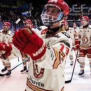 Kalmars Valdemar Johansson jublar efter kvartsfinal tre i Hockeyallsvenskan mellan Södertälje och Kalmar den 19 mars 2026.