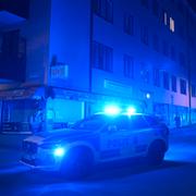 Polis på plats efter helgens dödsskjutning.