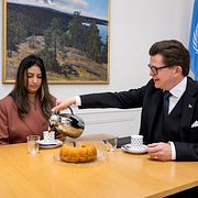 Riksdagens talman Andreas Norlén under ett möte med Vänsterpartiets.