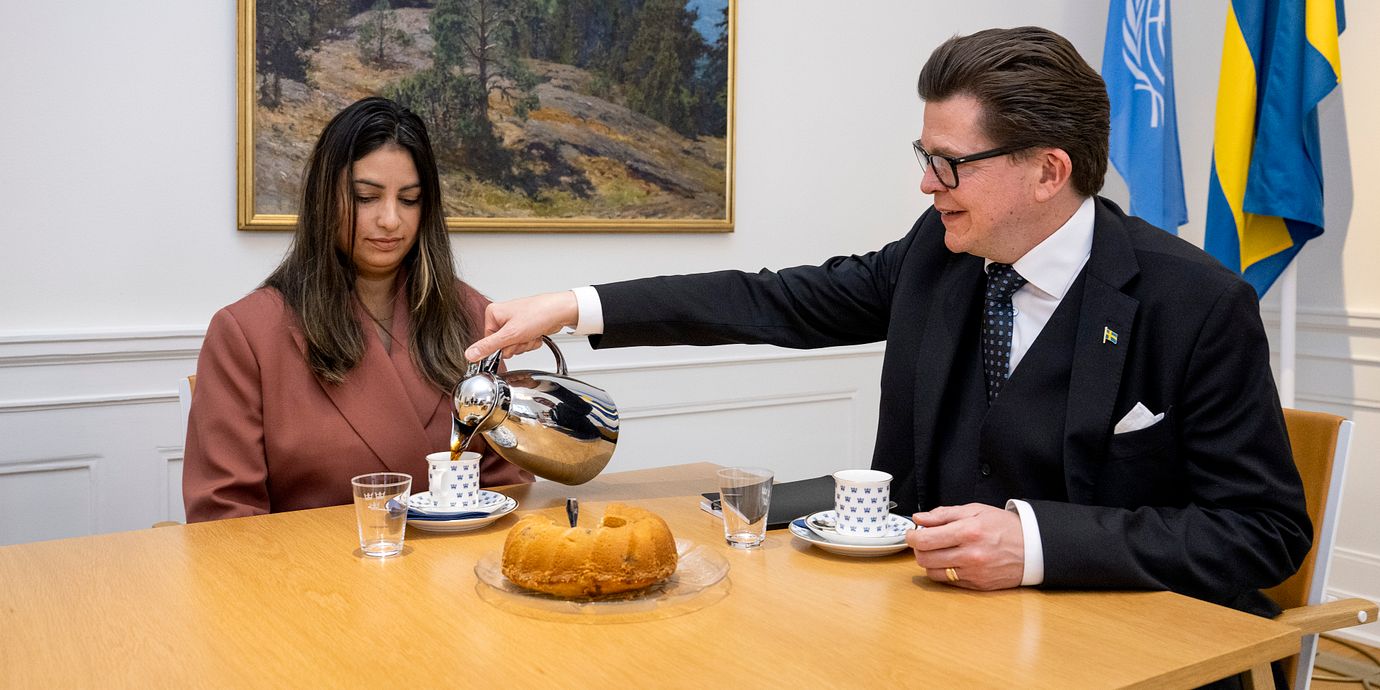 Riksdagens talman Andreas Norlén under ett möte med Vänsterpartiets.