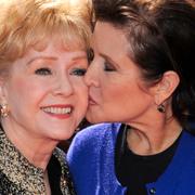 Debbie Reynolds och Carrie Fisher i september 2011.