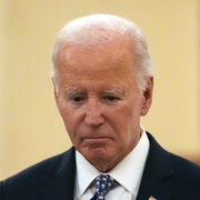 Brand som härjar i Kalifornien och USA:s president Joe Biden. 