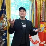 Elon Musk och Donald Trump i Vita huset.
