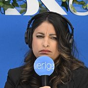 Vänsterpartiets partiledare Nooshi Dadgostar under en radiointervju tidigare i sommar.
