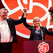 Socialdemokraternas partisekreterare Tobias Baudin tillsammans med partiledaren Magdalena Andersson.