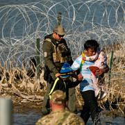 Migranter vid gränsen mellan USA och Mexiko.