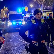 Polisinsats vid minnesmonumentet. 