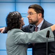Liberalernas partiledare Simona Mohamsson (L) och Sverigedemokraternas Jimmie Åkesson (SD) på en pressträff 13 mars.