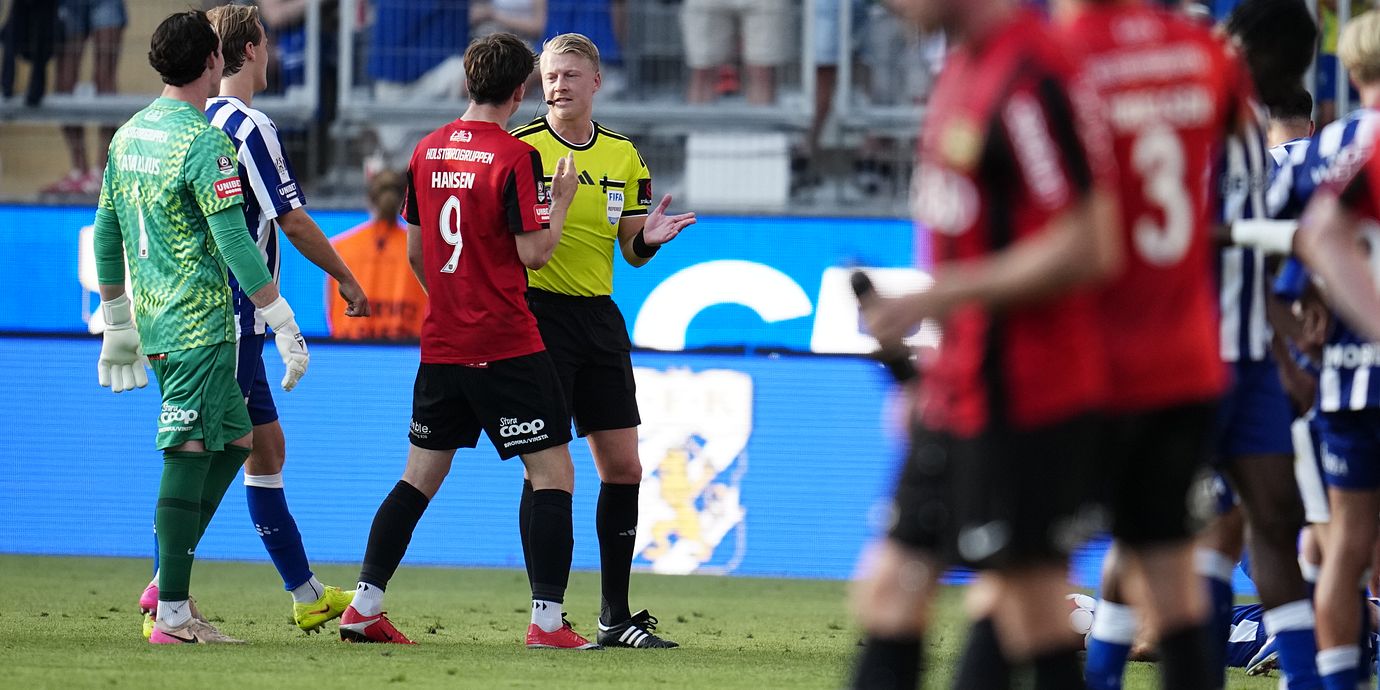 Hansen i samband med utvisningen.