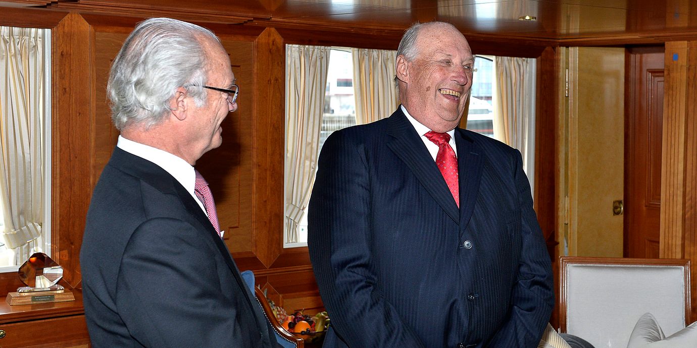 Kung Carl XVI Gustaf och Kung Harald V. Arkivbild.