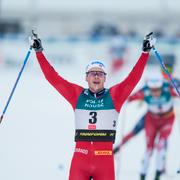 Harald Østberg Amundsen går över mållinjen som etta i Ruka.