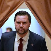 USA:s vicepresident JD Vance anländer till ett möte med Pakistans premiärminister strax innan samtalen med Iran drog igång.