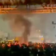 En stillbild från ett videoklipp som uppges visa demonstranter i Iran. 