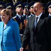 Angela Merkel och Azerbajdzjans president Ilham Aliyev.