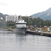 Arkivbild: Ett fartyg lägger ut från norska flottans huvudbas Haakonsvern i Bergen.