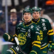 Björklövens Axel Ottosson jublar under ishockeymatchen i SHL mellan Björklöven och Växjö.