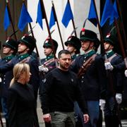 Ukrainas president Volodymyr Zelenskyj och Italiens premiärminister Giorgia Meloni. 