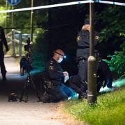 Polis och kriminaltekniker på plats efter nattens skottlossning