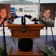 Bilder av Colleen Slemmer, som mördades av Christa Pike, inför en pressträff den 30 september.