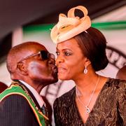 Robert Mugabe och hustrun Grace Mugabe.