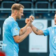 Malmö FF:s Ola Toivonen jublar med Eric Larsson.